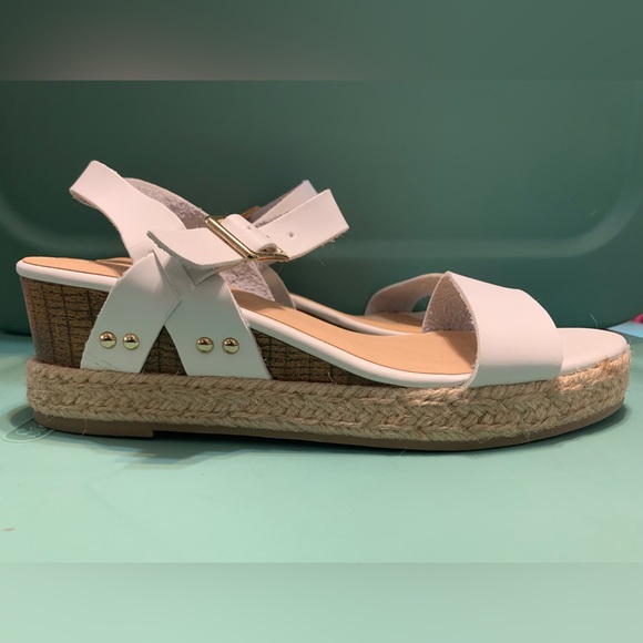 Tommy Bahama Espadrille White. Size 9 - Picture 2 of 4